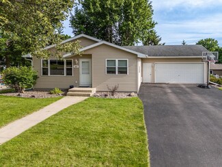 615 Naragansett Ave, Baraboo, WI 53913
