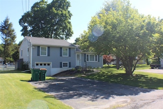 17 Morgan Cir, Hyde Park, NY 12538