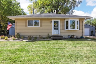 723 Gateway St NE, Cedar Rapids, IA 52402