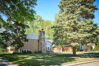 8418 W Crain St, Niles, IL 60714