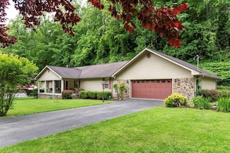 175 Poplar Ln, Oceana, WV 24870