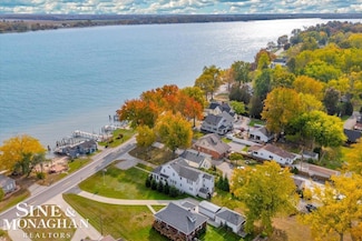 6124 River Rd, East China, MI 48054