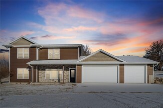 1104 South St, Urbana, IA 52345