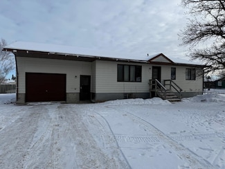 408 6th Ave SW, Warroad, MN 56763