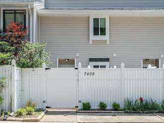 7408 Sandy Creek Dr, Raleigh, NC 27615