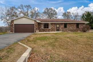 10713 Banyan Dr, Machesney Park, IL 61115