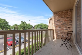7316 W 22nd St Unit 202, Saint Louis Park, MN 55426