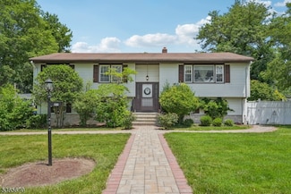 239 Homestead Rd, Paramus, NJ 07652
