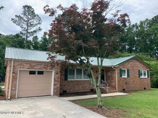 121 Hunter St, Wallace, NC 28466