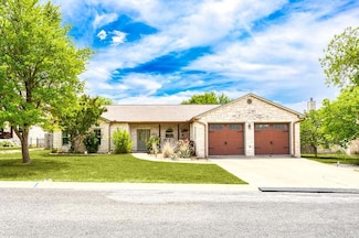 605 Persimmon Ct, Fredericksburg, TX 78624