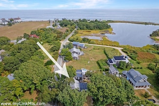50 Canonicus Ave, Oak Bluffs, MA 02557