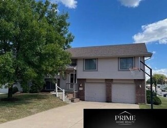 7303 N 76th St, Omaha, NE 68122