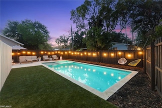 905 13th St N, Naples, FL 34102