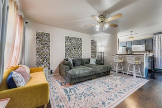 930 Panorama Dr, Dripping Springs, TX 78620