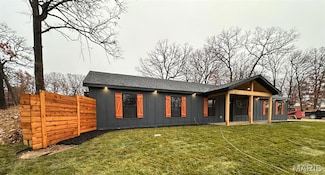 131 Great Oaks Dr, Wright City, MO 63390