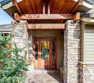 61783 Metolius Dr, Bend, OR 97702