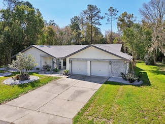 54 Pine Dr, Homosassa, FL 34446