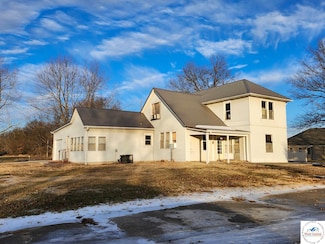 1060 S Vansant Rd, Clinton, MO 64735