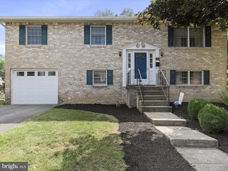 32 Edgelea Dr, Chambersburg, PA 17201