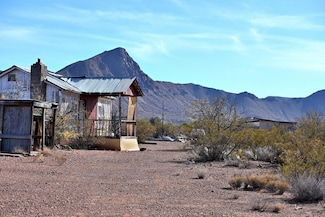 951-B Little Yisrael Ln, Terlingua, TX 79852