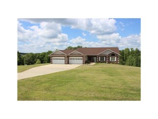 21404 Huntington Hills Dr, Anamosa, IA 52205