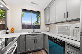 6043 Joaquin Murieta Ave Unit B, Newark, CA 94560