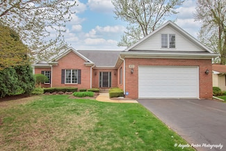611 N John St, McHenry, IL 60050
