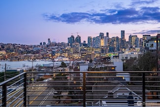 2009A Dexter Ave N, Seattle, WA 98109