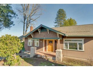 624 S Pine St, Carlton, OR 97111