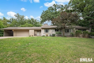 2718 30th Street Ct, Moline, IL 61265