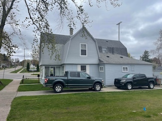 9 N Michigan Ave, Shelby, MI 49455