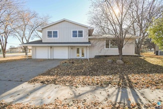5301 W 32nd St, Sioux Falls, SD 57106