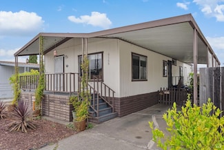 8155 Willow St, Windsor, CA 95492