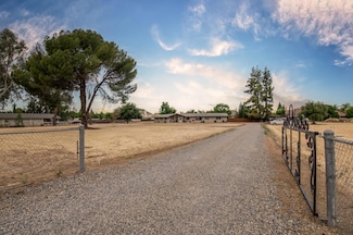 6077 N Locan Ave, Clovis, CA 93619