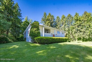 68 Pruyn Hill Rd, Mechanicville, NY 12118