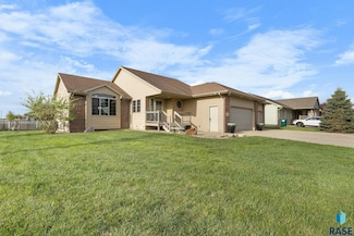 1105 E Maple St, Harrisburg, SD 57032
