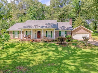 105 Brookwood Ln, Vicksburg, MS 39183