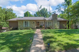 900 Dinard Dr, Ballwin, MO 63021