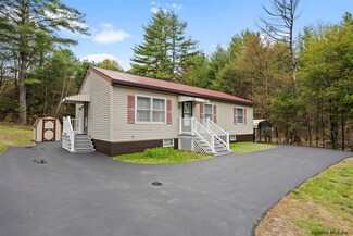4 Towers Ln, Corinth, NY 12822
