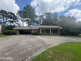 1521 N Hills St, Meridian, MS 39305