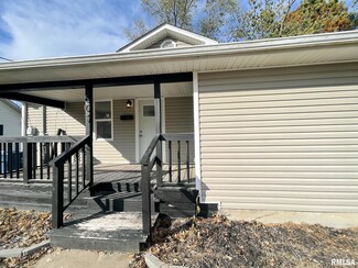 607 Fairland St, Benton, IL 62812
