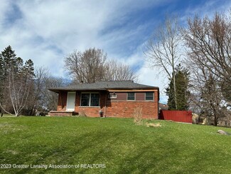 2250 Pembroke Rd, Lansing, MI 48906