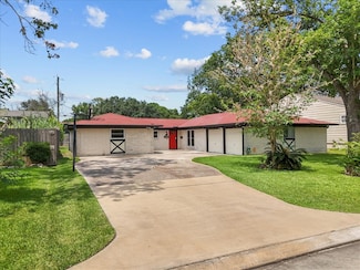 1422 Cedarbrook Ct, Seabrook, TX 77586