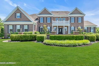 4 Geraldine Ct, Farmingdale, NJ 07727
