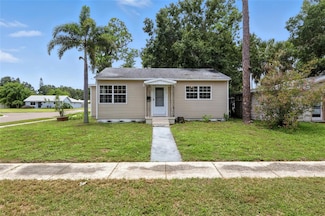 140 SW Lincoln Cir N, Saint Petersburg, FL 33703