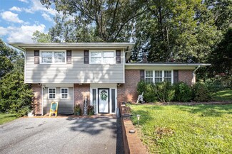 3843 Idlewood Acres Rd, Hickory, NC 28601