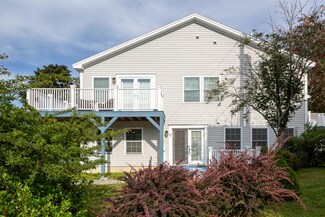 10 Hilltop Dr Unit 10, Rockport, ME 04856