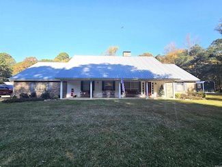 212 Young Rd, Nashville, AR 71852