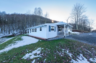 2302 Red Rock Rd, Rowlesburg, WV 26425