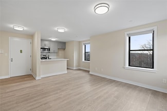 135 Wakefield Ave Unit 301, Yonkers, NY 10704